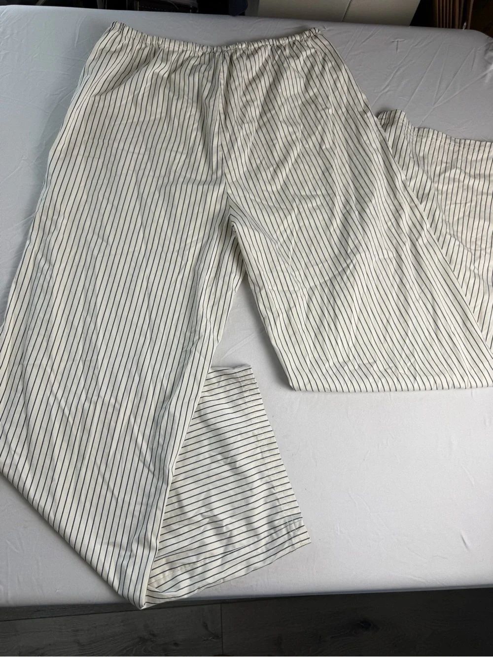 AE Wide-Leg Lounge Pants in White navy striped XS